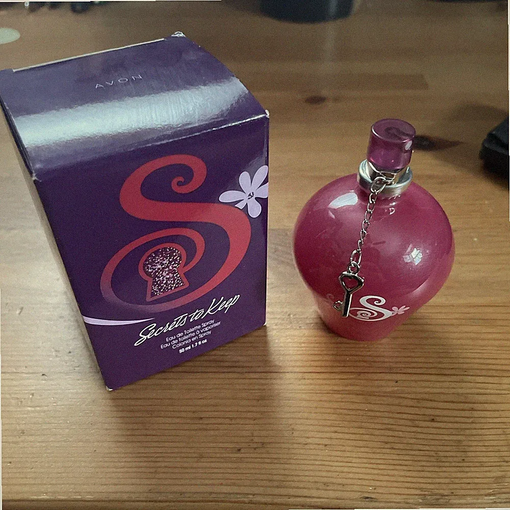 Avon Secrets To Keep Perfume Eau de Toilette Spray Apple Strawberry 1.7 oz-RARE