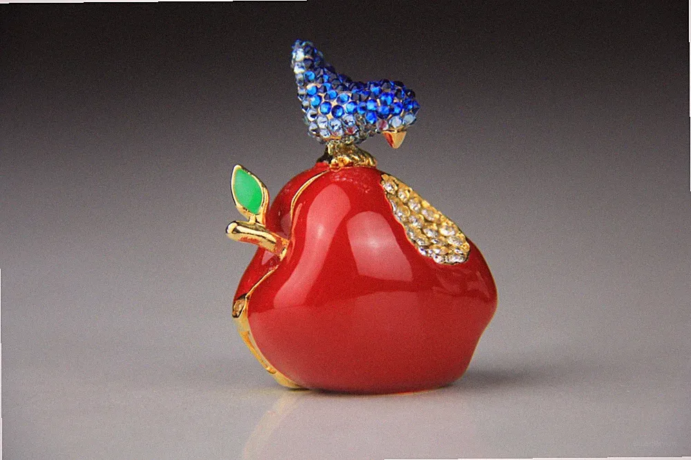 Estee Lauder Disney Princess "JUST ONE BITE APPLE" Solid Perfume Compact